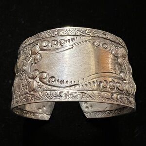925 STERLING SILVER ANTIQUE SIGNED CUFF BRACELET